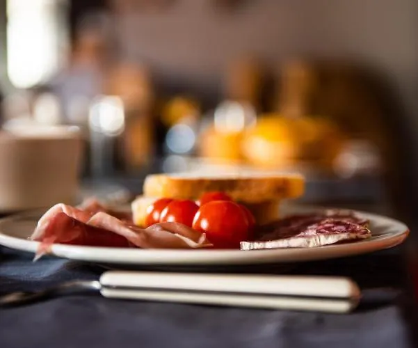 Boutique Al Palazzo Rosso Bed and breakfast Neive